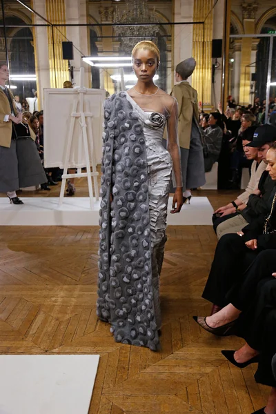 Look 16
